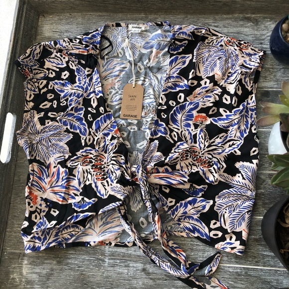 NTW | garage cropped front tie cropped blouse - Picture 3 of 5